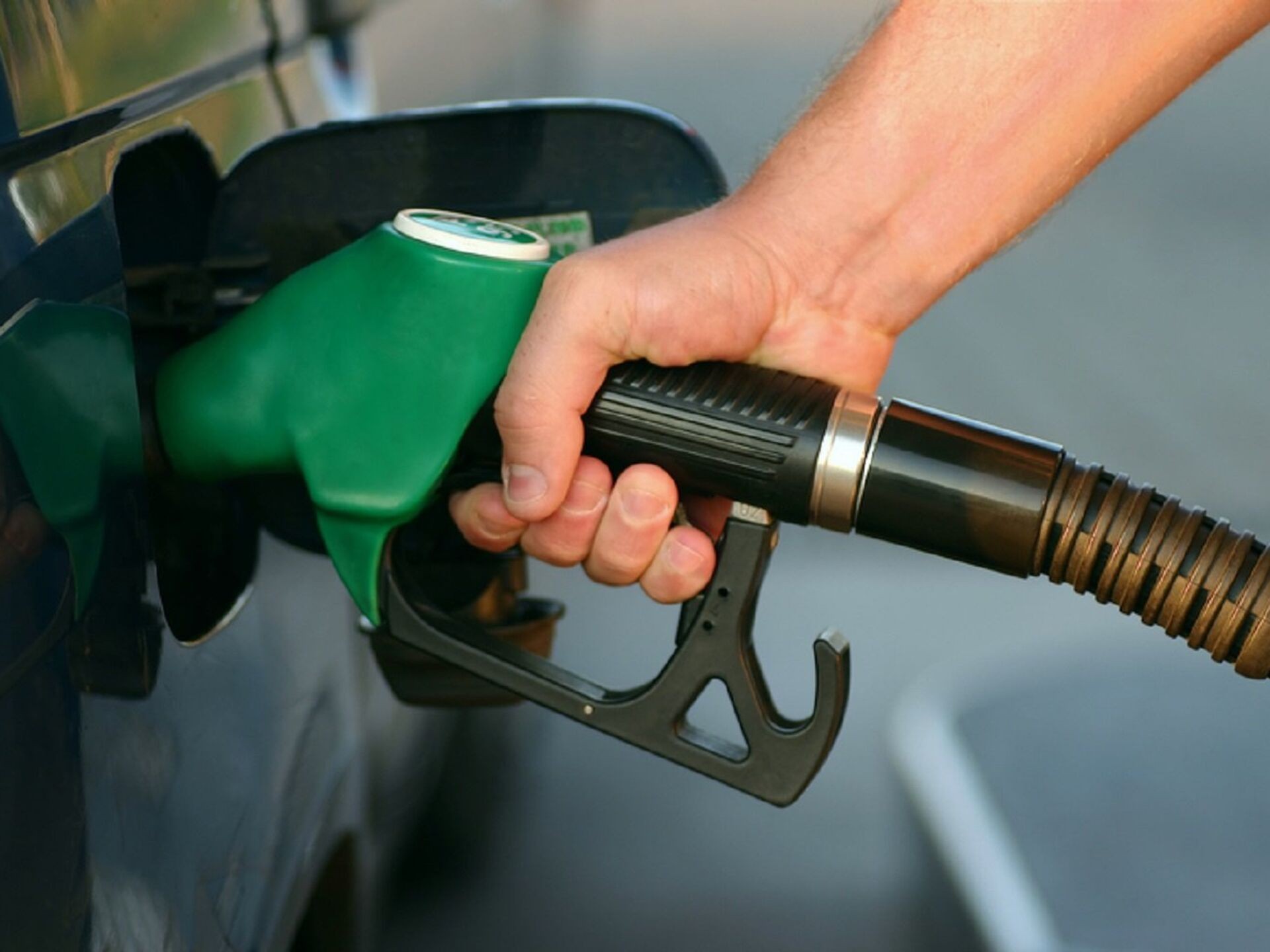 لماذا-تحولت-إيران-من-مصد-ر-للب