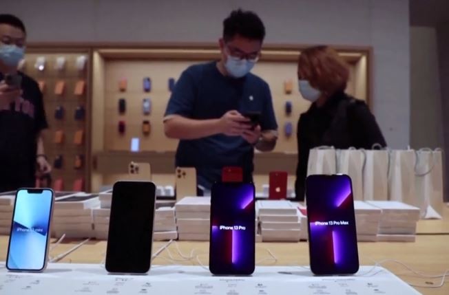 أبل-تقترض-لتشتري-أسهمها-وتدفع