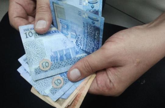 الدولار-يتوقف-عن-الصعود-وسط-ان