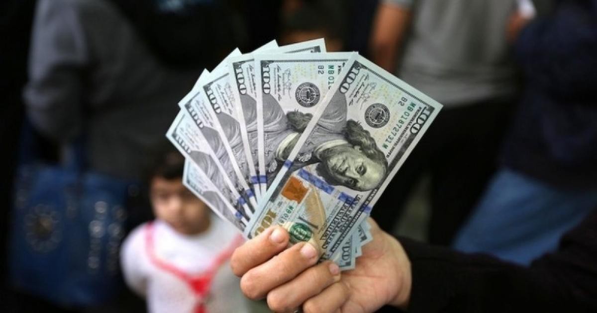 تفاصيل-الدولار-يحافظ-على-مكاسب