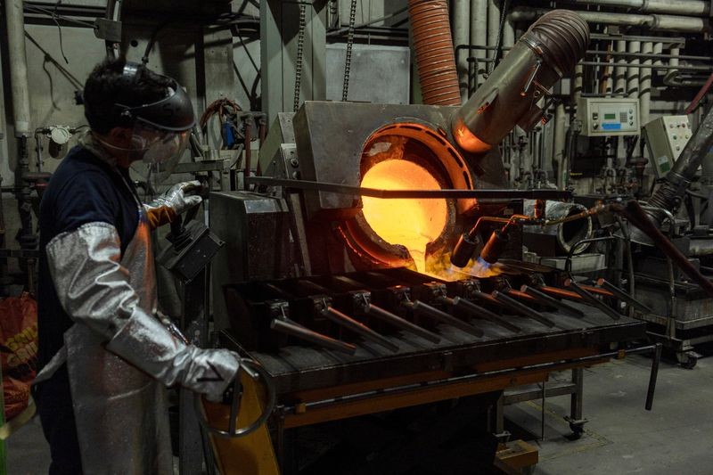 الذهب-يرتفع-نتيجة-عمليات-شراء