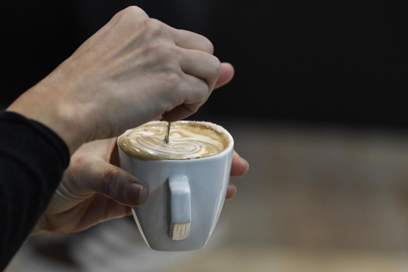 تراجع مخزون العالم من البن يلقي بـ"فنجان القهوة" في مرمى التقلب